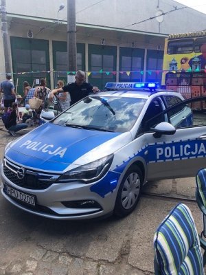 policjanci podczas festynu na Madalinie