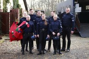 Policyjni jeźdźcy przygotowali Szpikową Paczkę dla małych pacjentów oddziałów onkologicznych z poznańskiego szpitala