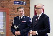 Wojewoda Wielkopolski Łukasz Mikołajczyk podczas spotkania z policjantami z poznańskiej grupy „Speed”, którzy zatrzymali pirata drogowego.