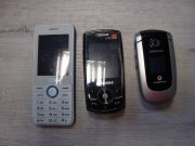 Przedmioty zabezpieczone przez policjantów z Komisariatu Policji w Swarzędzu - trzy telefony komórkowe