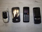 Przedmioty zabezpieczone przez policjantów z Komisariatu Policji w Swarzędzu - cztery telefony komórkowe