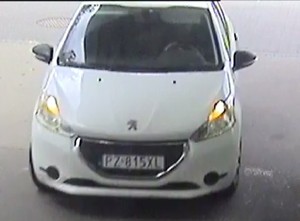 wizerunek poszukiwanego mężczyzny; biały samochód z fałszywą tablicą rejestracyjną