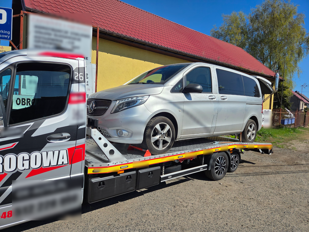 Policja z Poznania rozwiązała sprawę fikcyjnej kradzieży Mercedesa