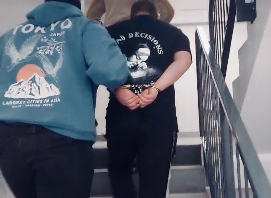 Policja w Poznaniu zatrzymała trzech mężczyzn za kradzież katalizatora